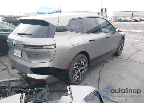 2024 BMW Ix xDrive50 z USA, uszkodzony, nr VIN WB523CF08RCP61875